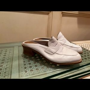 Nine West white size 7 white loafer with heel